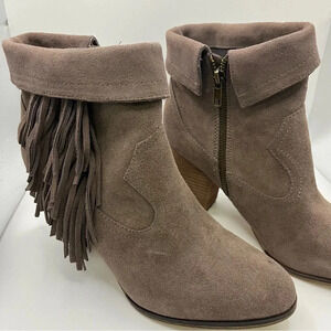 Steve Madden Suede Fringe Booties. Size: 10 M Western style. Leather upper.